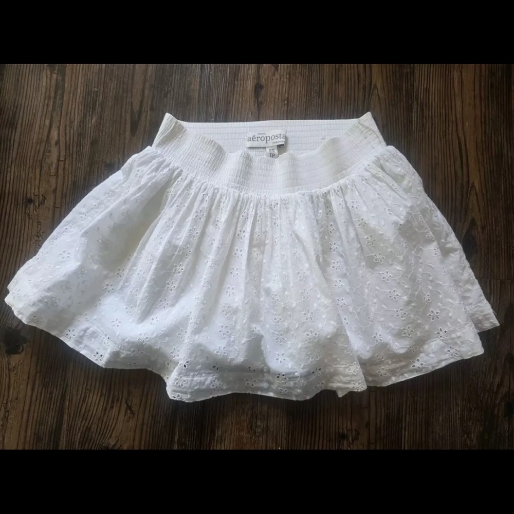 Aeropostale XS White Eyelet Mini Skirt With Elastic Waist Band